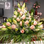como-crear-hermosos-centros-de-flores-para-homenajear-a-los-seres-queridos-en-el-cementerio
