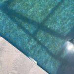 consejos-para-eliminar-algas-del-gresite-de-tu-piscina